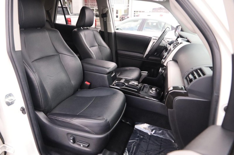 Toyota 4Runner Vehicle Image 26