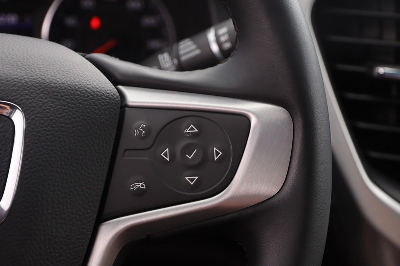 GMC Acadia Vehicle Image 11