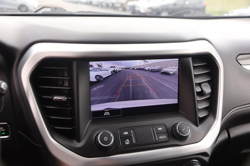 GMC Acadia Vehicle Image 15