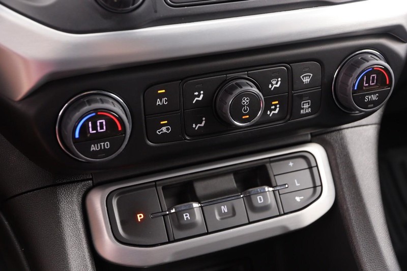 GMC Acadia Vehicle Image 16
