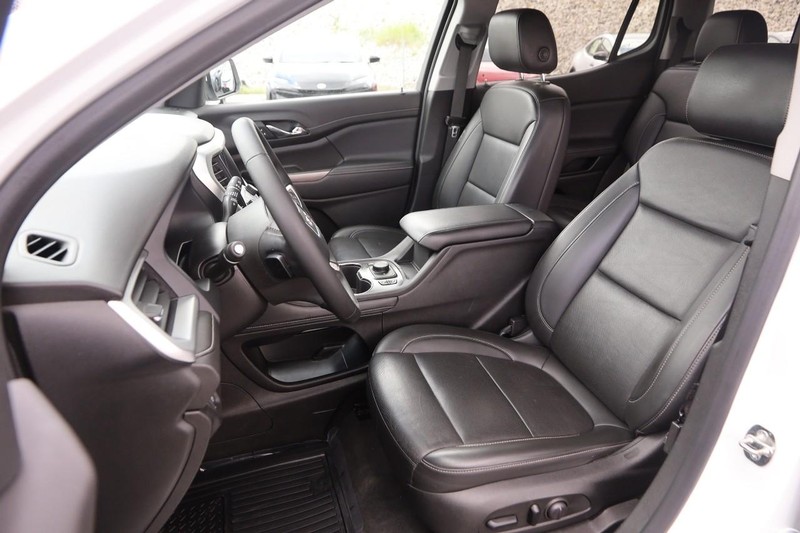 GMC Acadia Vehicle Image 18
