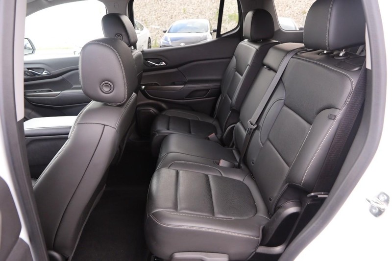 GMC Acadia Vehicle Image 19