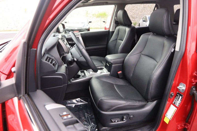 Toyota 4Runner Vehicle Image 09