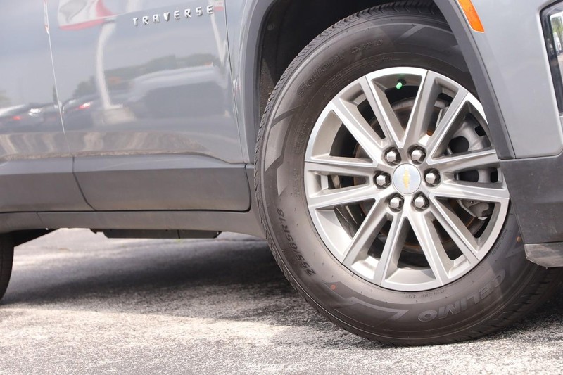 Chevrolet Traverse Vehicle Image 03