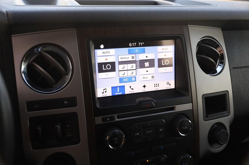 Ford Expedition Vehicle Image 17