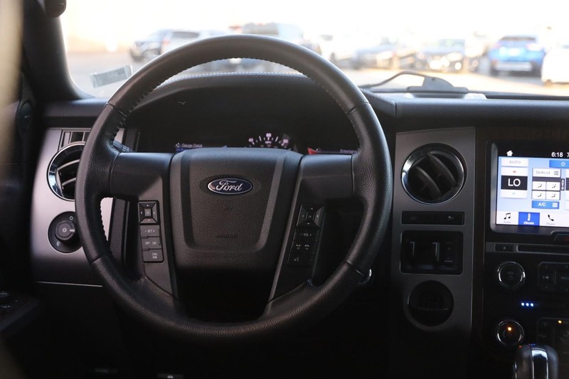 Ford Expedition Vehicle Image 23