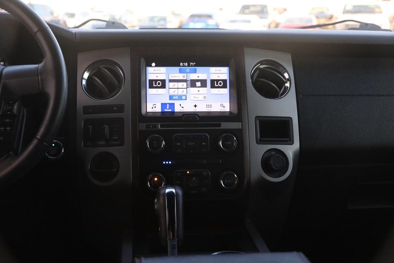 Ford Expedition Vehicle Image 24