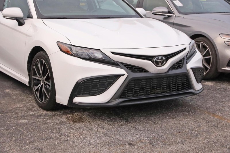 Toyota Camry Vehicle Image 02