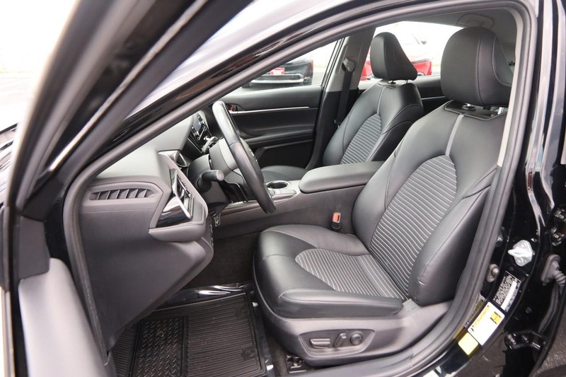 Toyota Camry Vehicle Image 08