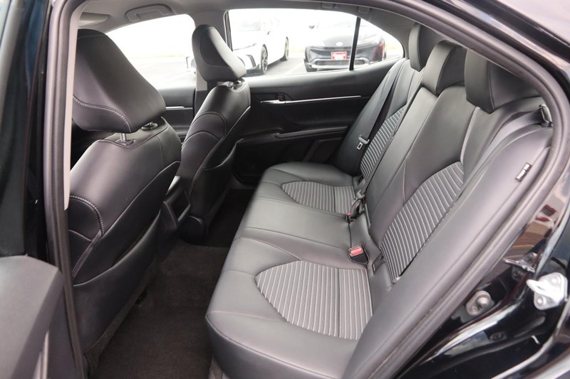 Toyota Camry Vehicle Image 09