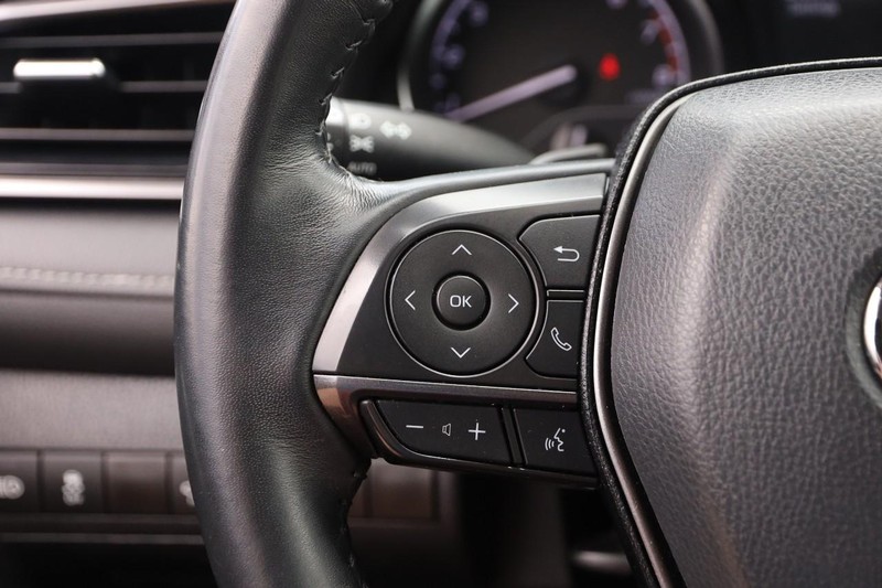 Toyota Camry Vehicle Image 11