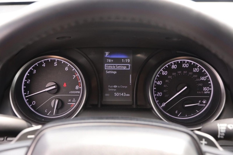 Toyota Camry Vehicle Image 13