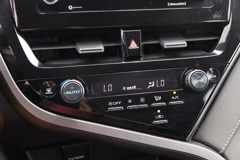 Toyota Camry Vehicle Image 16