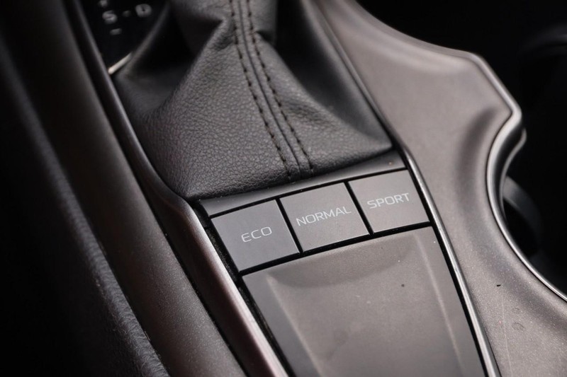 Toyota Camry Vehicle Image 17