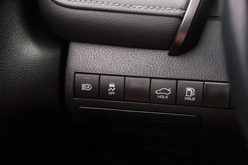 Toyota Camry Vehicle Image 18