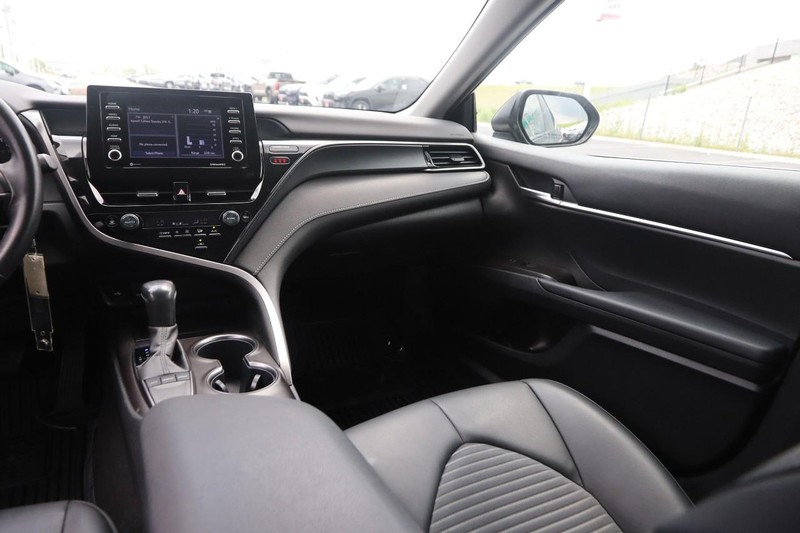 Toyota Camry Vehicle Image 23