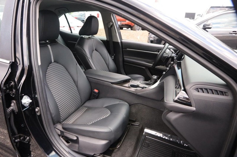 Toyota Camry Vehicle Image 24
