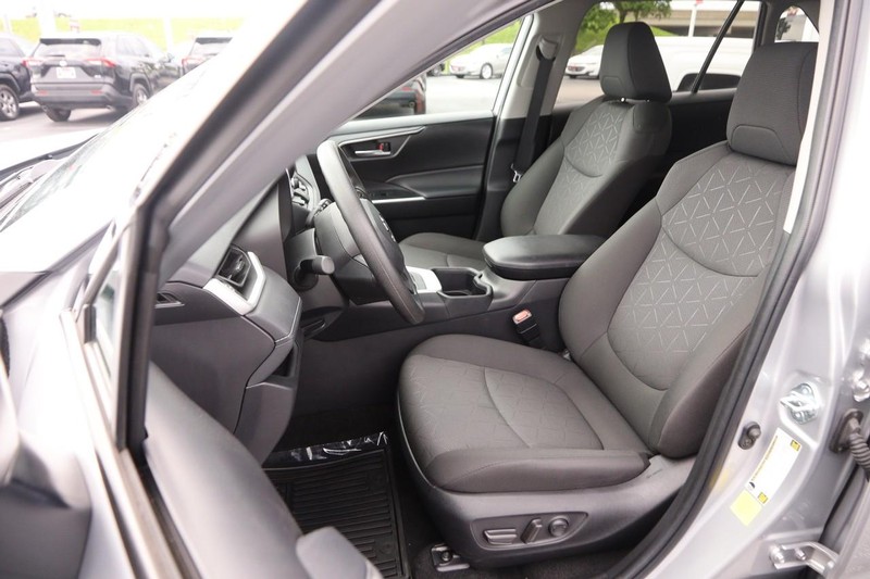 Toyota RAV4 Vehicle Image 08