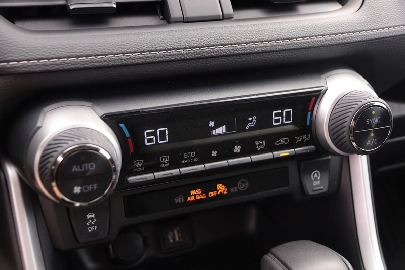 Toyota RAV4 Vehicle Image 17