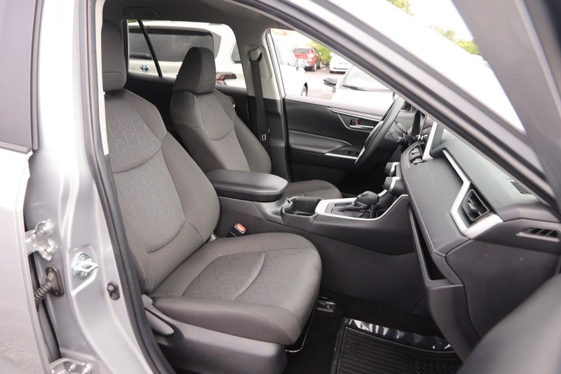 Toyota RAV4 Vehicle Image 25