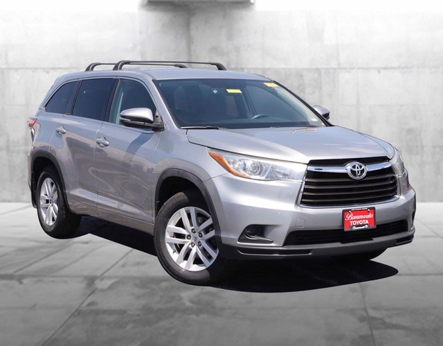 Used 2015 Toyota Highlander LE Plus with VIN 5TDBKRFH9FS171193 for sale in Hazelwood, MO