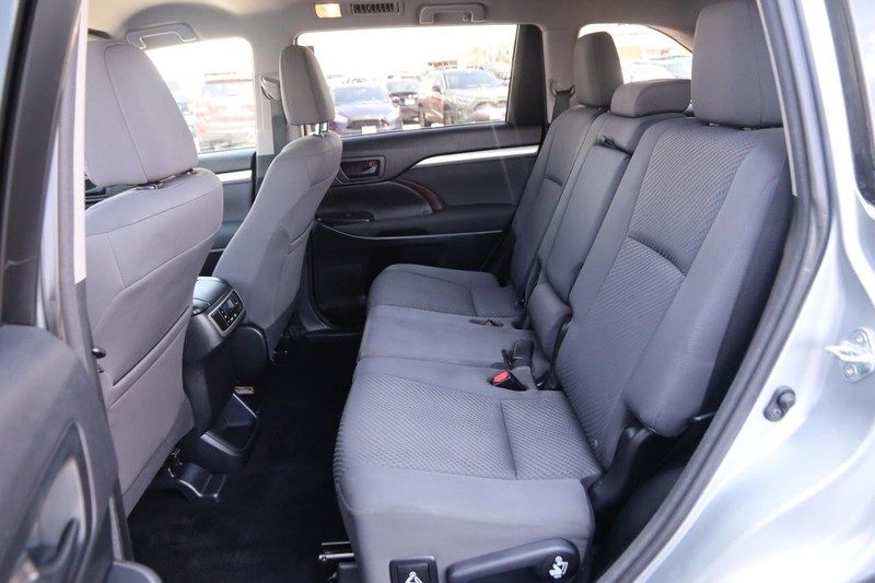 Toyota Highlander Vehicle Image 10