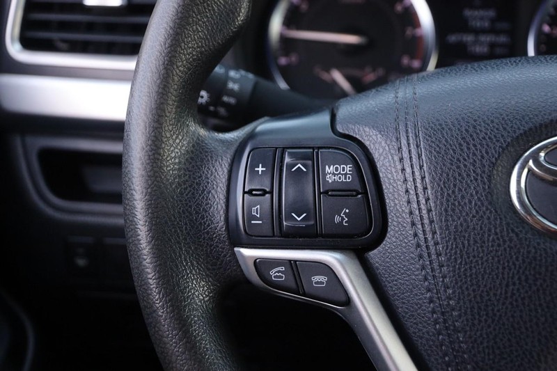 Toyota Highlander Vehicle Image 13