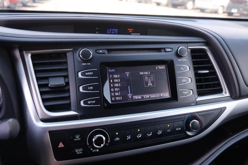 Toyota Highlander Vehicle Image 16