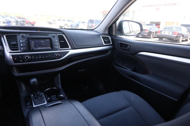 Toyota Highlander Vehicle Image 23