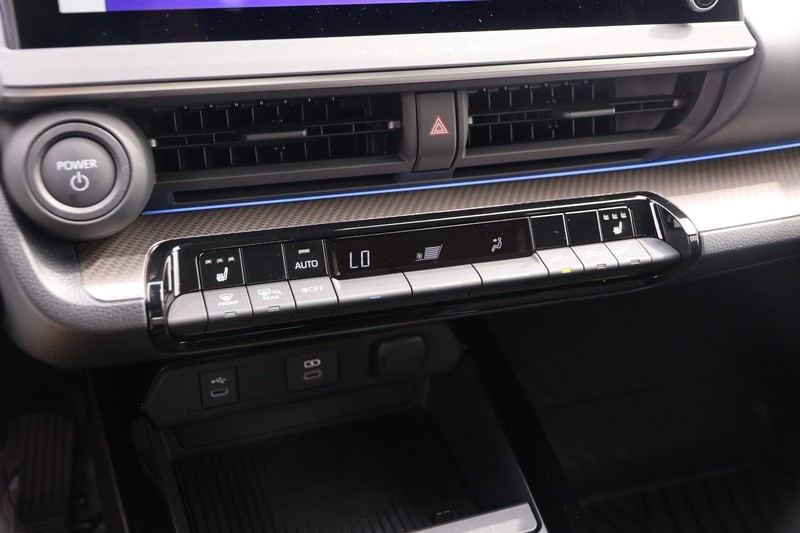 Toyota Prius Vehicle Image 17