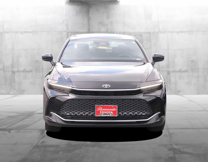 Toyota Crown Vehicle Image 04