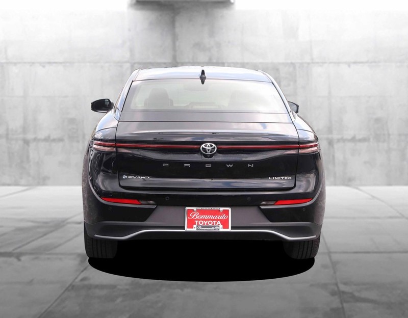 Toyota Crown Vehicle Image 06
