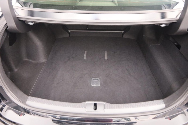Toyota Crown Vehicle Image 07