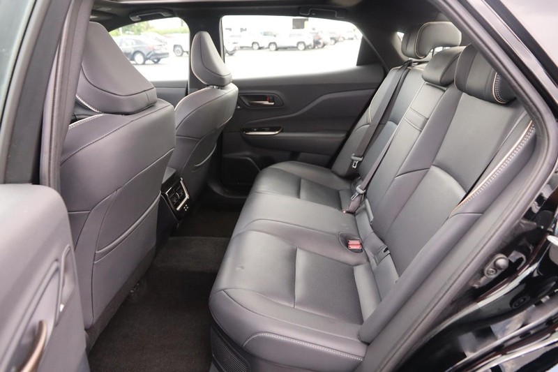 Toyota Crown Vehicle Image 10