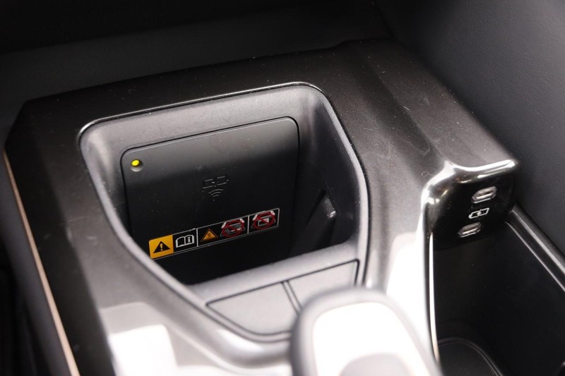 Toyota Crown Vehicle Image 19