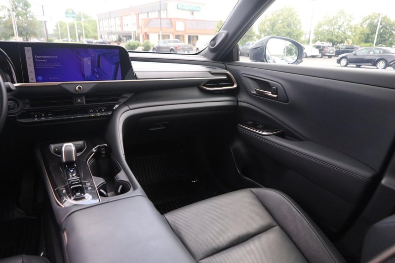 Toyota Crown Vehicle Image 25