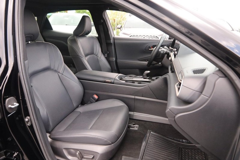 Toyota Crown Vehicle Image 26