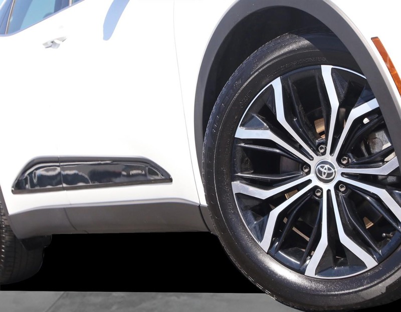 Toyota Crown Vehicle Image 03