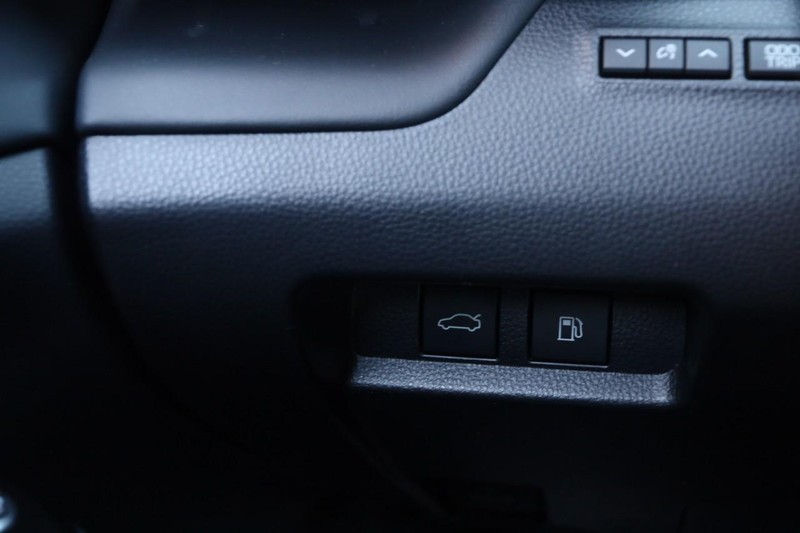 Toyota Crown Vehicle Image 20