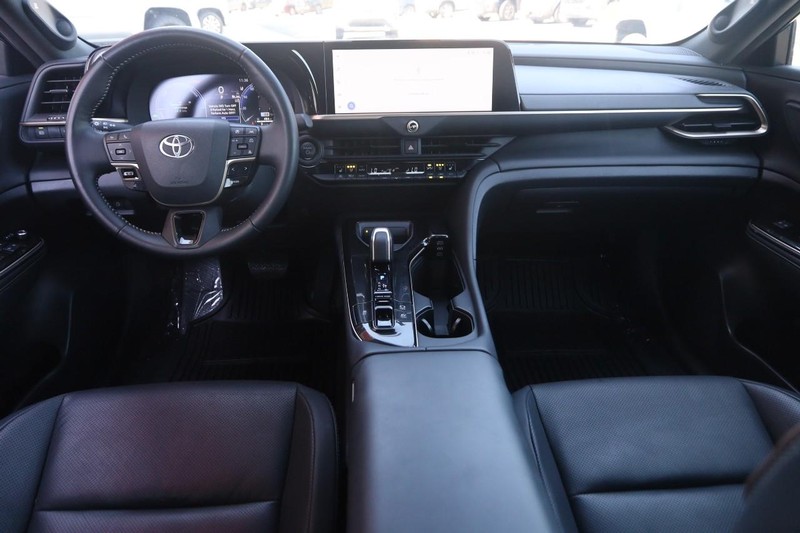 Toyota Crown Vehicle Image 21