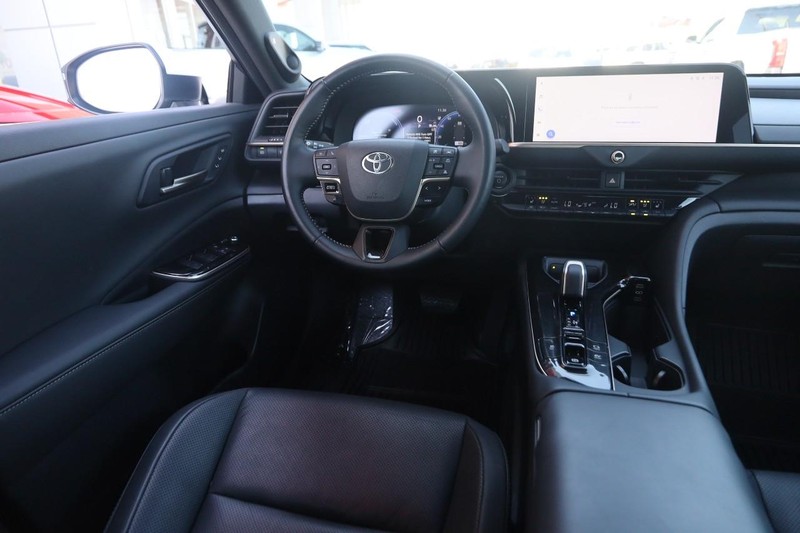 Toyota Crown Vehicle Image 22