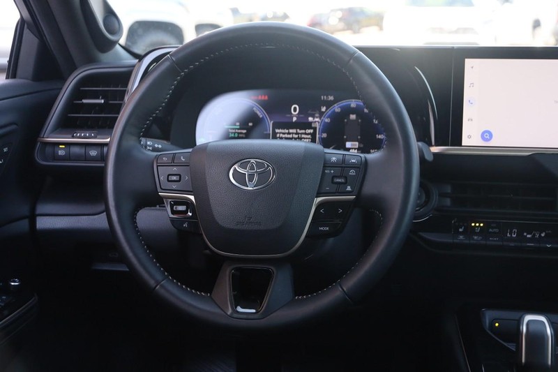 Toyota Crown Vehicle Image 23