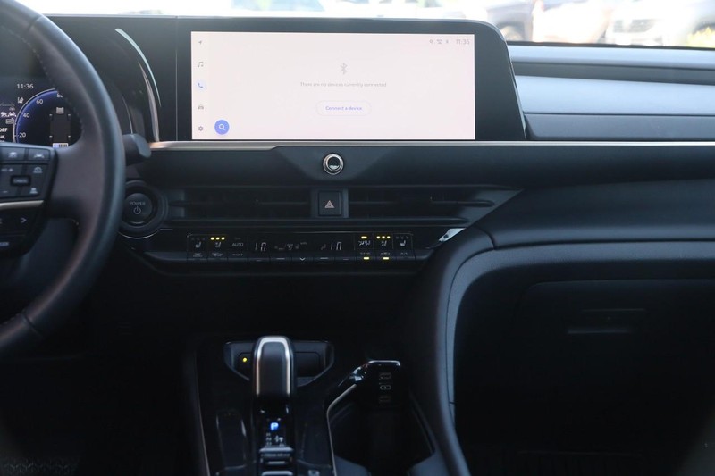Toyota Crown Vehicle Image 24
