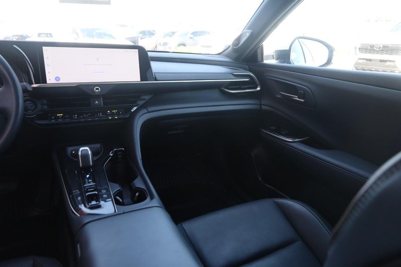 Toyota Crown Vehicle Image 25