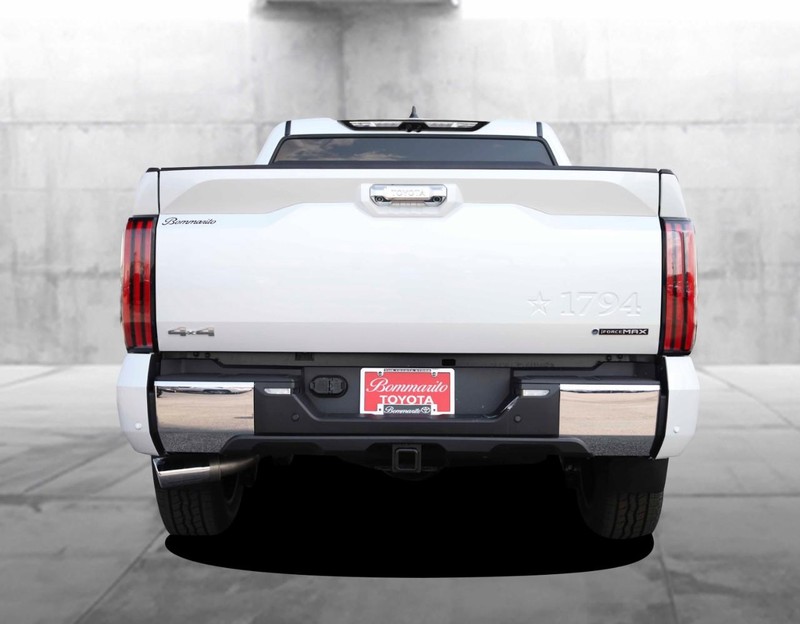 Toyota Tundra 4WD Vehicle Image 06