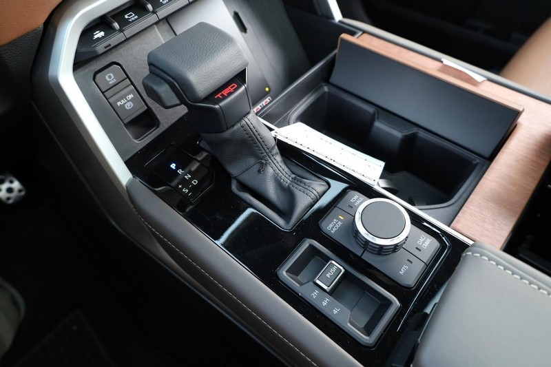 Toyota Tundra 4WD Vehicle Image 17