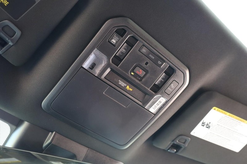 Toyota Tundra 4WD Vehicle Image 18