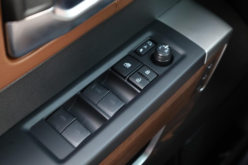 Toyota Tundra 4WD Vehicle Image 19