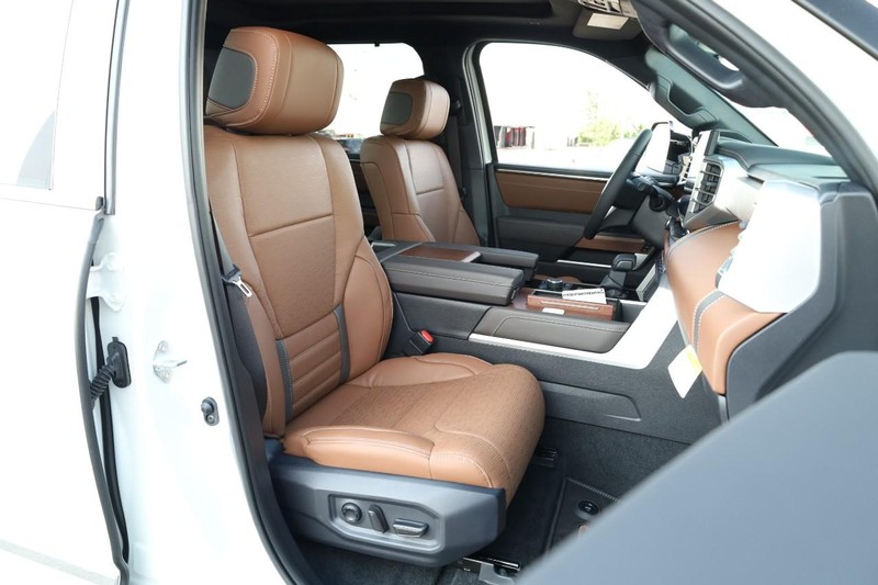 Toyota Tundra 4WD Vehicle Image 26