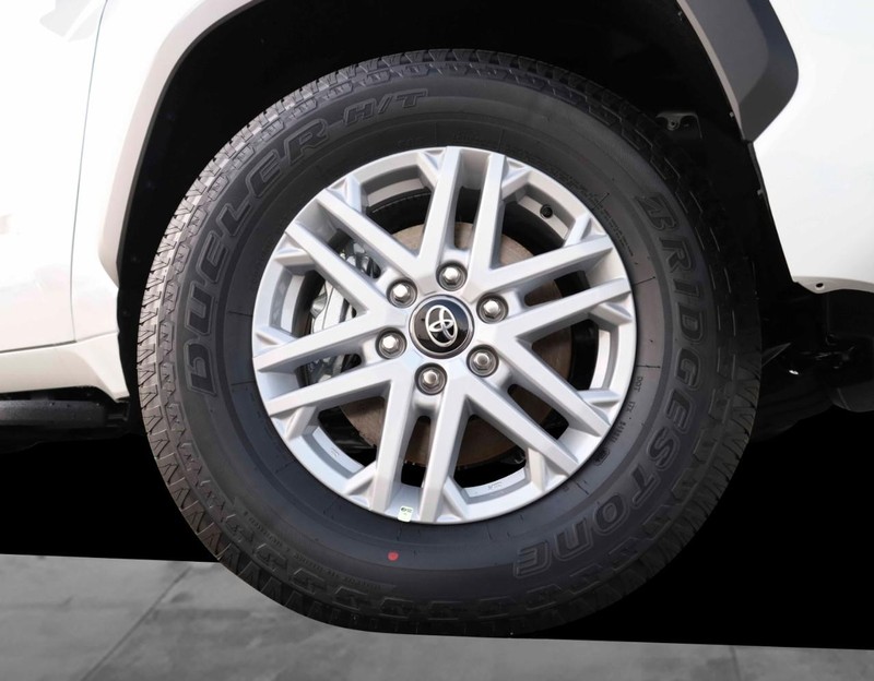 Toyota Tundra 4WD Vehicle Image 03